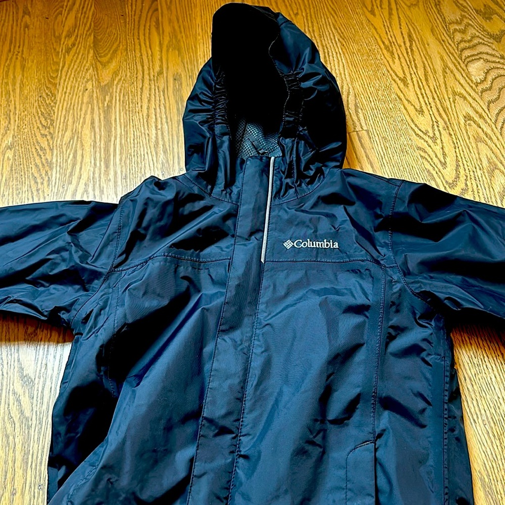 Boys size 8/S black Columbia Rain Jacket - EUC